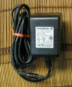 FABRICANTE DE EQUIPOS ORIGINALES Medela extractor de mama U090100D31 D025573N-U 9V 1.0A adaptador de CA/CC fuente de alimentación - Imagen 1 de 3