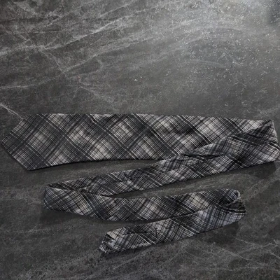 Corbata de seda Calvin Klein a cuadros negra y gris  Foto 1 de 4