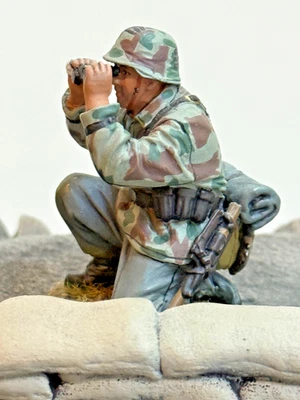 THOMAS GUNN # SS059 A WW II NORMANDY  Grenadier Spotter Figure W/ Original Box - Image 1 of 4