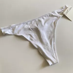 Tanga para mujer Calvin Klein 2005 D3037D-100 ropa interior blanca talla M/6 poliéster rara - Imagen 1 de 7