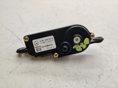 ДВИГАТЕЛЬ ПРИВОДА ПРАВОГО ЗАДНЕГО СТЕКЛА MERCEDES-BENZ GL 320 X164 A2518200342 - Изображение 1 из 2