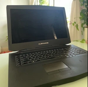 Alienware laptop 17 Intel Core i7 Black - Picture 1 of 7