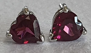 5mm Heart Cut Rhodolite Garnet 9ct White Gold Solid Stud Earrings .87grams - Picture 1 of 6