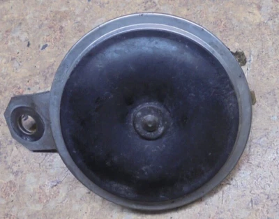 2004 Suzuki GSX-R600 GSXR 600 GSXR600 Electric Horn GSXR6 2003 2002 2001 2000  - Image 1 of 2