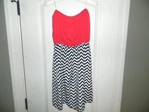 Vestido Chevron para mujer junior rojo, negro y blanco talla M-NUEVO SIN ETIQUETAS - Imagen 1 de 2