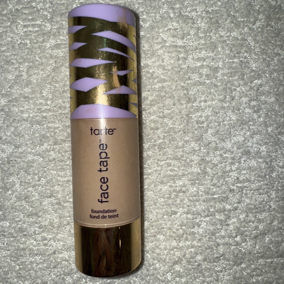 Nueva base de belleza Tarte Double Duty en arena ligera/media Foto 1 de 2