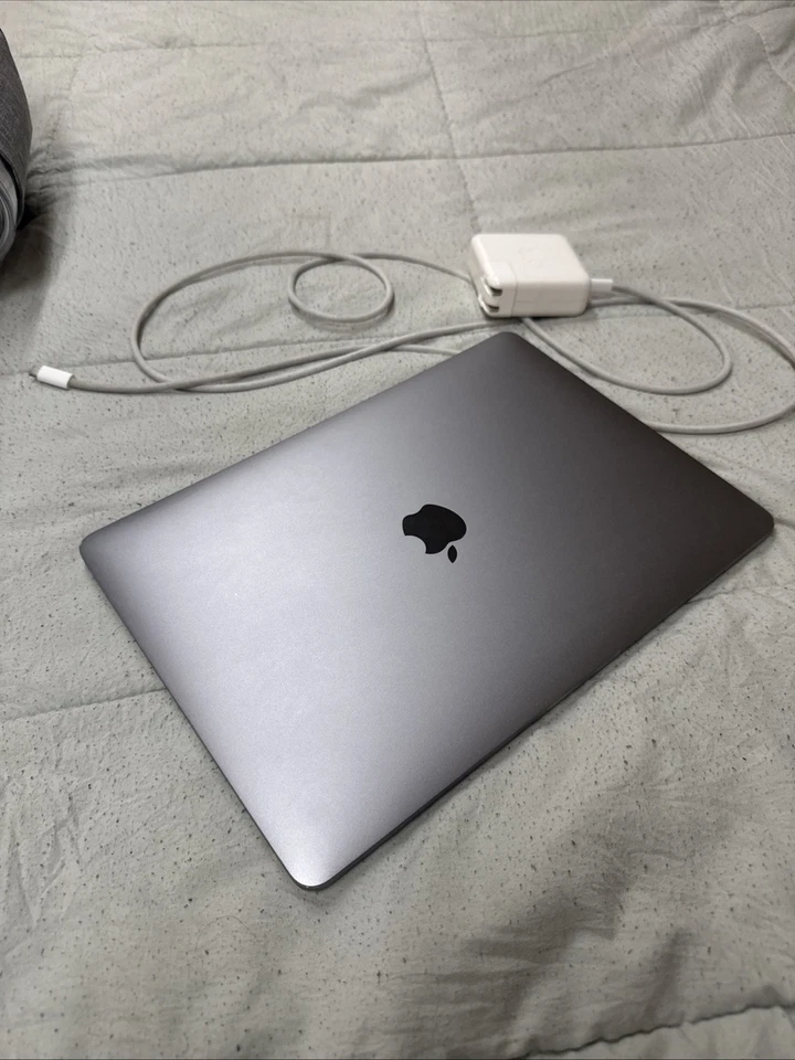 Apple MacBook Pro 13 A1708(2017) (Adapter & Cable included)(Bundle) - Image 1 of 4