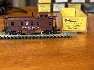Atlas 3583 Pennsylvania Railroad Offset Cupola Caboose PRR 983749 escala N - Imagen 1 de 12