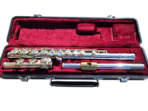 Flauto Jupiter modello CEF 510 flauto studente argento con labbro oro e custodia rigida - Foto 1 di 11