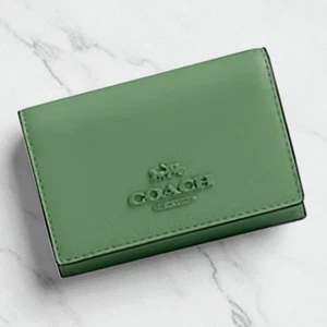 Cartera Coach Micro en Cuero Verde Suave CP260 - Imagen 1 de 5