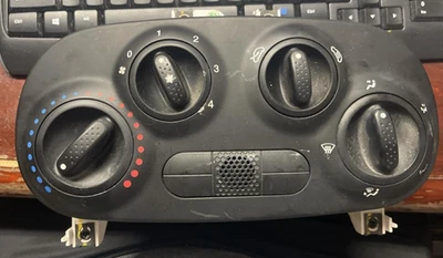 2012-2017 FIAT 500 Manual A/C Heater Climate Temperature Control Blk Face Plate - Image 1 of 3