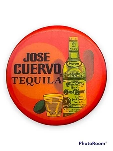 Jose Cuervo Button 1987 Tequila “Motion” Changing Lenticular Rare Pin Vintage - Picture 1 of 4