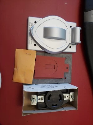 NEW Arrow Hart 7420 LIFT LID COVER WITH 30A 125V 2 Pole 3 Wire Outlet/Receptacle - Image 1 of 4