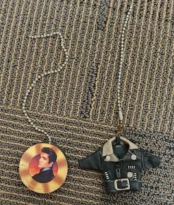 Set of 2 Elvis Presley Ceiling Light/Fan Pulls - Leather Jacket & Wood Potrait - Picture 1 of 5