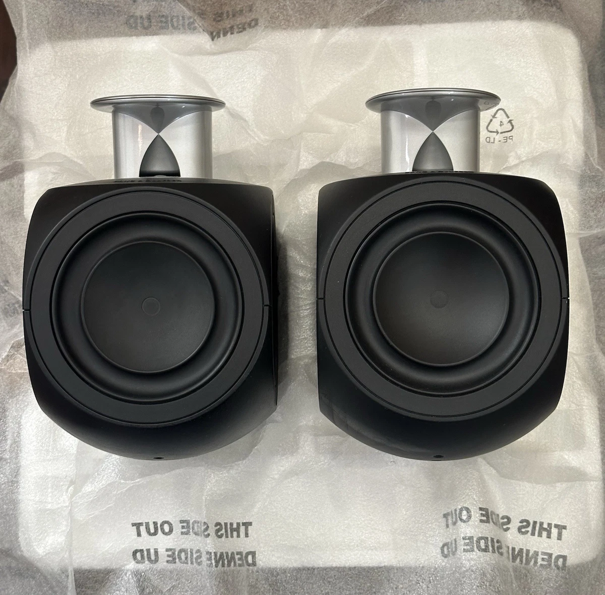 BeoLab 4000スピーカー（スタンド付き） Bang & Olufsen Beosound