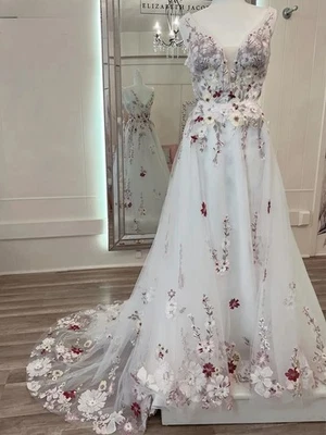 Vestido de novia colorido bordado de flores silvestres A Line hecho a medida cuello en V Foto 1 de 4