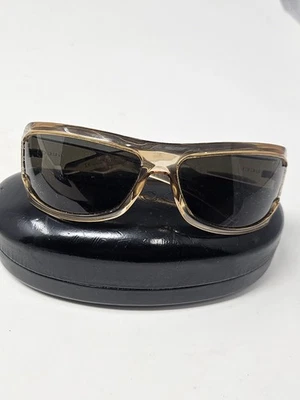 Óculos de sol vintage feminino Gucci com estojo - Imagem 1 de 4