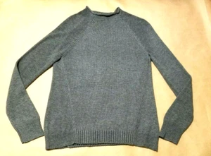 BCBG Maxazria Sweater Grey Size S Small Merino Wool Blend Very SOFT NEW US 4 6 - Picture 1 of 10