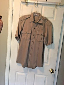 UNIFORME UNIDO BEIGE HOMBRE CAMISA, ABOTONADA TALLA M NUEVO SIN ETIQUETAS HECHO EN EE. UU. - Imagen 1 de 5