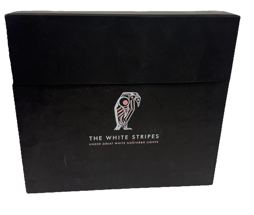The White Stripes – Under Great White Northern Lights BOX SET CD - 2 LP's Foto 1 de 4