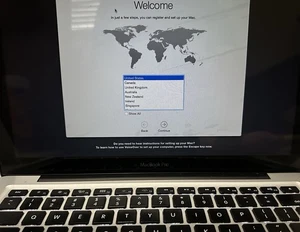 Apple MacBook Pro 13" (256GB SSD, Intel Core) Laptop - Silver - Afbeelding 1 van 8