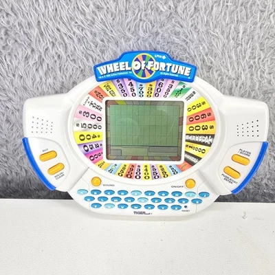 Videojuego portátil LCD Wheel of Fortune Deluxe Tiger Electronics 1999 funciona Foto 1 de 4