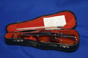 Authentic Models Miniature Bass - Picture 1 of 5