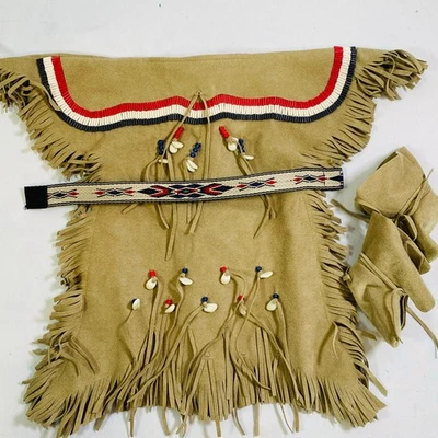 Muñeca American Girl de 18" Vestido de piel de ciervo adornado de Kaya, cuentas reales, conjunto completo Foto 1 de 4