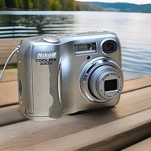 Nikon Coolpix E2200 Digital Camera 2MP Tested Works Point And Shoot Compact Read - Picture 1 of 10