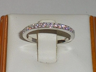 Anello donna eternity in argento 925 con taglio brillante e zaffiro - Immagine 1 di 4