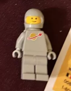 REAL LEGO Classic Gray Spaceman Minifigure Motorcycle Helmet & Air Tanks - Picture 1 of 1