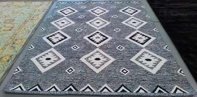 Alfombra negra/marfil 8'-0" x 10'-0" defectuosa, precio reducido 1172780083 APN814Z-8 Foto 1 de 4