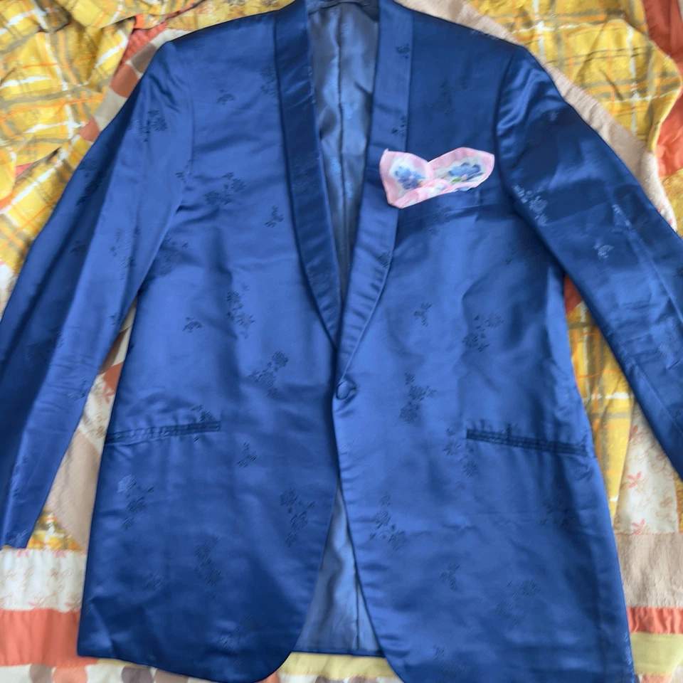 Chaqueta Esmoquin Seda Jacquard Jacquard Un Botón Años 60 Azul Hong Kong Talla 39R De Colección Foto 1 de 4