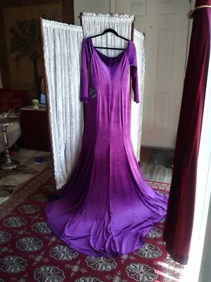 S.S.P. Bridal Co. Nuevo con etiquetas. Vestido de polietileno/terciopelo talla 12.  Foto 1 de 4