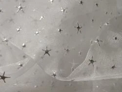 ORGANZA Stoff in WEISS Sterne RELIEF Sternenhimmel Meterware Stoffe - Bild 1 von 1