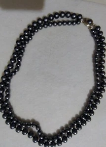 VTG Double Strand Black Faux Pearls Fancy Clasp Knotted between Peals - Necklace - Picture 1 of 9