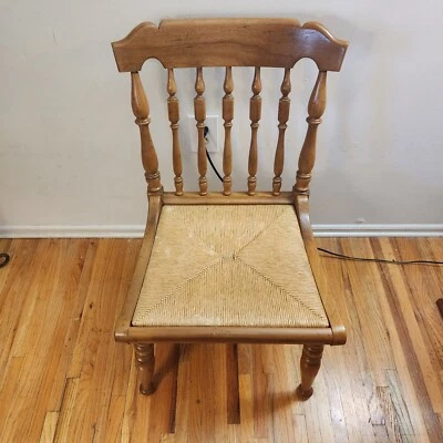 Silla antigua de madera de arce American Country pesada de comedor/asiento lateral Rush Foto 1 de 4