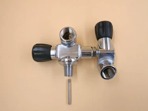 Doppia valvola sinistra aria compressa 300 bar filettatura collo bottiglia piccola conica - Foto 1 di 3