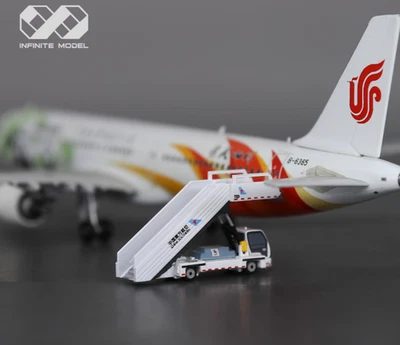 1:200 Airport Staircase Car Southern Airlines Passenger Elevator Model - Image 1 of 4