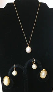 Collar Tono Oro con Colgante de Perlas Imitadas y 2 Pares de Pendientes - Imagen 1 de 14