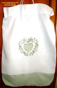 SAC A LINGE EN POLYESTER BRODE COEUR VERT SUR FOND ECRU 50 CM X75* - Picture 1 of 3