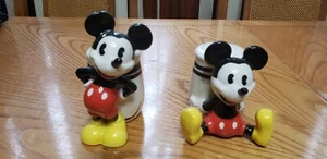 MICKEY MOUSE STEHEND & SITZEND SALZ- UND PFEFFERSTREUER MIT TORTENAUGEN. Gibson USA - Bild 1 von 7
