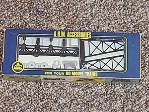 AHM 5613 Two Track Span Gantry Bridge, Block Target Signals,Relay House,HO Scale - Picture 1 of 2
