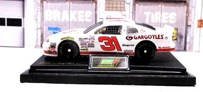 Revell Collection 1997 Gargoyles Chevrolet Monte Carlo Dale Earnhardt Jr. #31 — 第 1/4 张图片