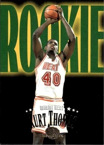 SkyBox Premium #231 1995-96 Kurt Thomas radiocontrol - Imagen 1 de 2