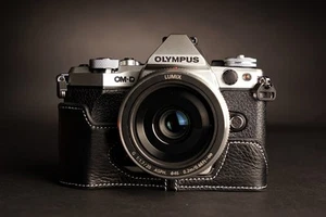 Estuche de media cámara de cuero genuino para Olympus OM-D E-M5 EM5 II M2 negro - Imagen 1 de 7