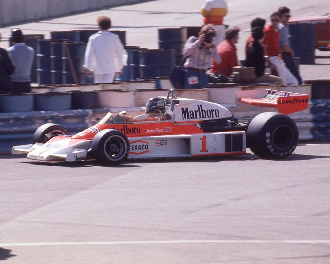 1977 Driver JAMES HUNT Glossy 8x10 Photo U.S. Grand Prix West Poster McLaren - Image 1 of 1