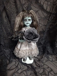 ÚNICA Muñeca Espeluznante No Muerta Novia 10 en Alto Halloween Utilería Pintada a Mano - Imagen 1 de 1