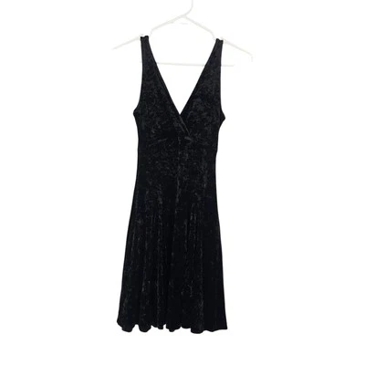 Vestido Patinador Betsey Johnson Vintage Negro Sin Mangas Terciopelo Ajuste y Acampanado Talla XS Foto 1 de 4