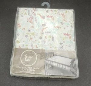 Trend Lab Plush Changing Pad Cover Fits Pad 16" x 32" White Colorful Flowers New - Picture 1 of 7